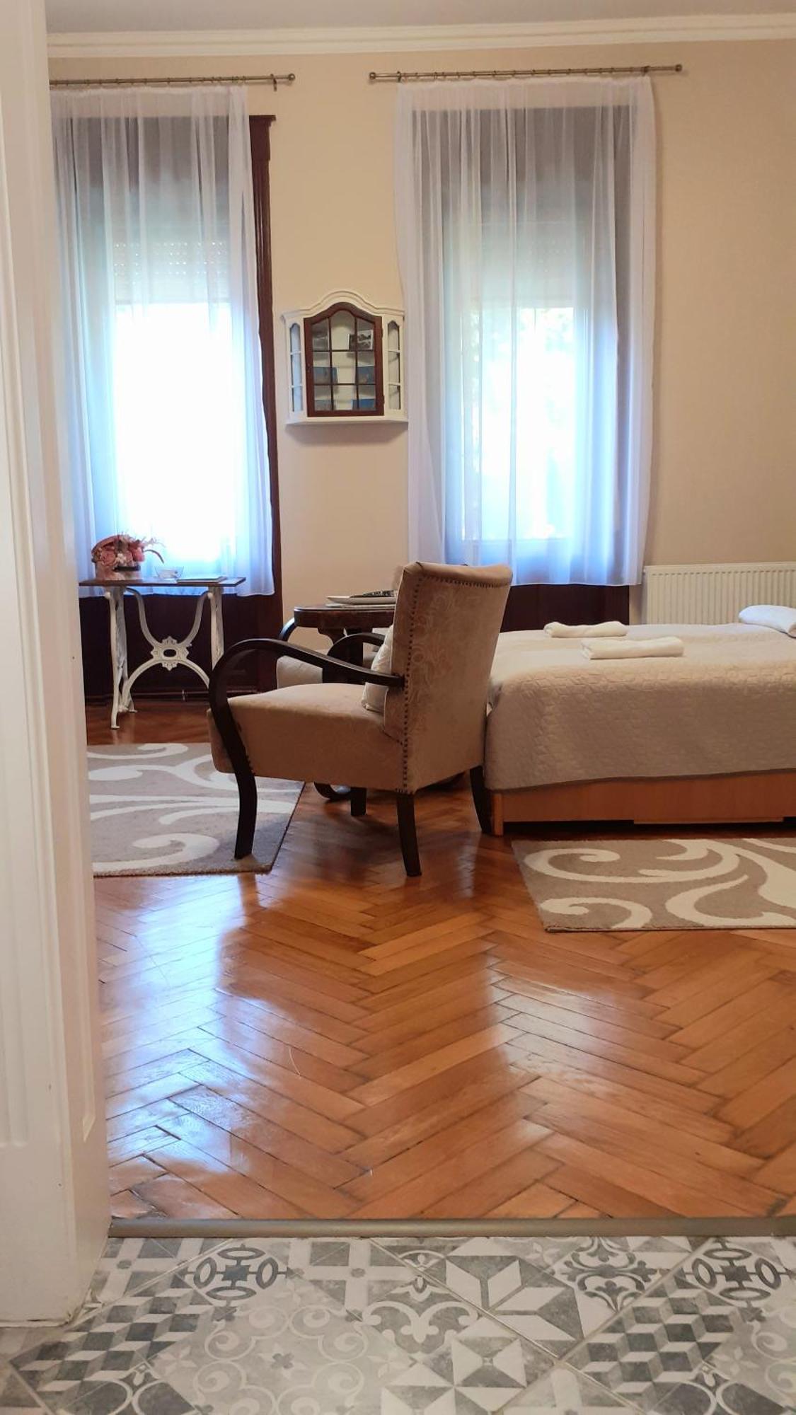 דירות Ekszerdoboz Apartman אגר מראה חיצוני תמונה